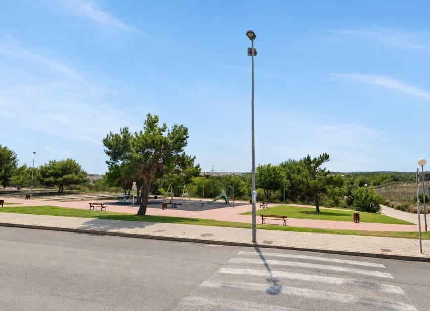 2 makuuhuone Bungalow myytävänä paikassa Torrevieja mukana uima-altaan - 162 500 € (Ref: 10000945)