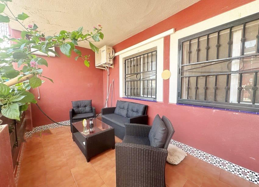 2 makuuhuone Bungalow myytävänä paikassa Torrevieja mukana uima-altaan - 162 500 € (Ref: 10000945)