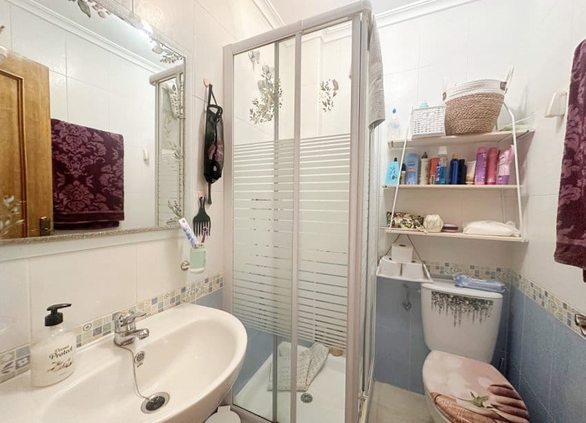 2 makuuhuone Bungalow myytävänä paikassa Torrevieja mukana uima-altaan - 162 500 € (Ref: 10000945)