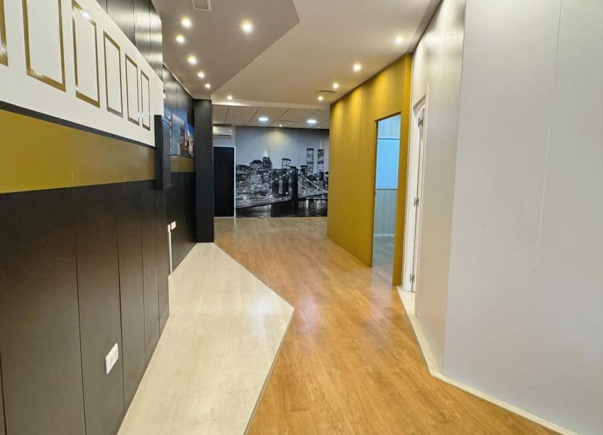 3 bedroom Commercial for sale in Guardamar del Segura - € 222,000 (Ref: 9109730)