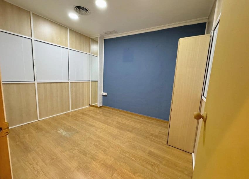 3 bedroom Commercial for sale in Guardamar del Segura - € 222,000 (Ref: 9109730)