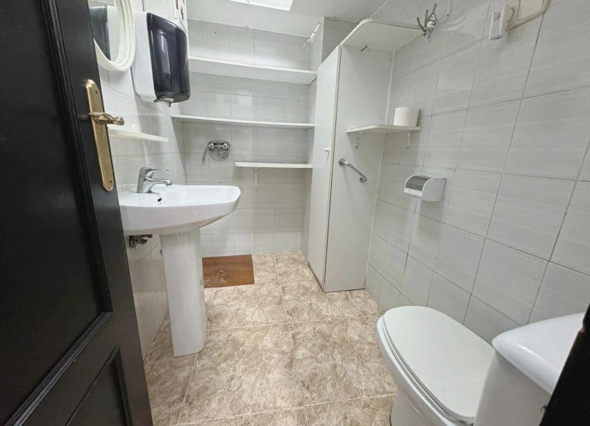 3 bedroom Commercial for sale in Guardamar del Segura - € 222,000 (Ref: 9109730)