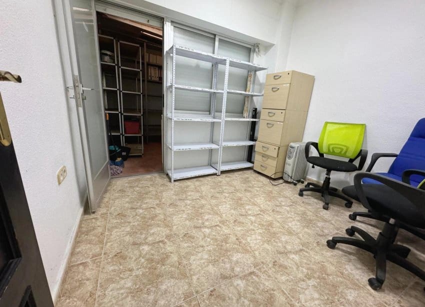 3 bedroom Commercial for sale in Guardamar del Segura - € 222,000 (Ref: 9109730)