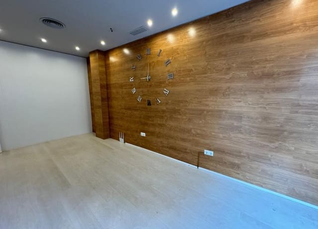 3 bedroom Commercial for sale in Zona Pueblo, Guardamar del Segura - € 222,000 (Ref: 9109730)