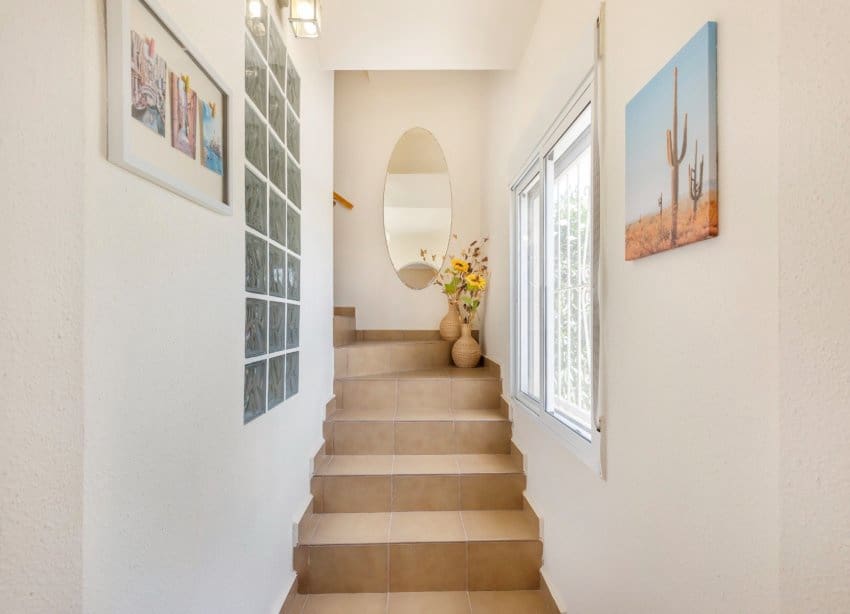 5 bedroom Villa for sale in San Fulgencio with pool garage - € 500,000 (Ref: 9136280)