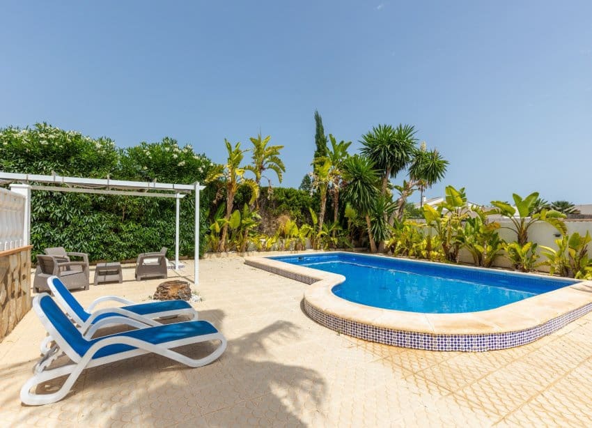 5 bedroom Villa for sale in San Fulgencio with pool garage - € 500,000 (Ref: 9136280)