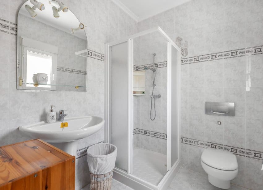 5 bedroom Villa for sale in San Fulgencio with pool garage - € 500,000 (Ref: 9136280)