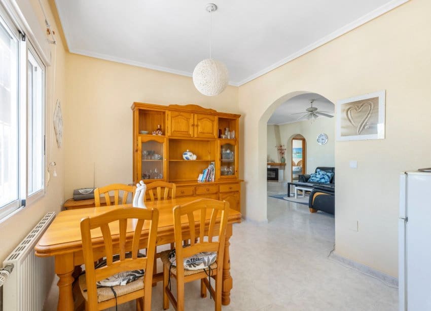 5 bedroom Villa for sale in San Fulgencio with pool garage - € 500,000 (Ref: 9136280)