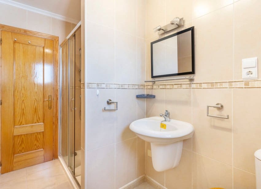 5 bedroom Villa for sale in San Fulgencio with pool garage - € 500,000 (Ref: 9136280)