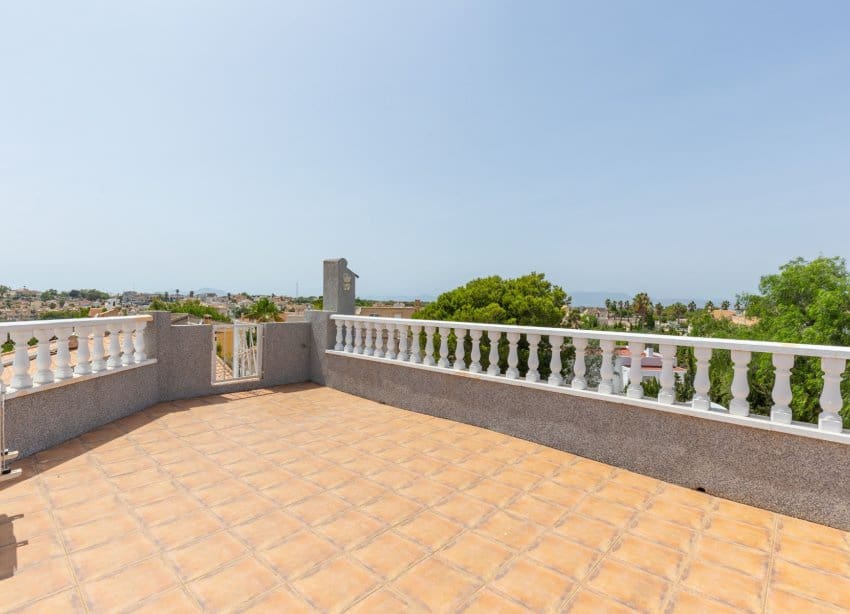 5 bedroom Villa for sale in San Fulgencio with pool garage - € 500,000 (Ref: 9136280)