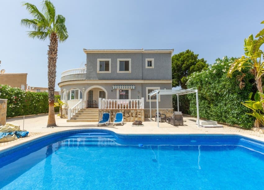 5 bedroom Villa for sale in San Fulgencio with pool garage - € 500,000 (Ref: 9136280)