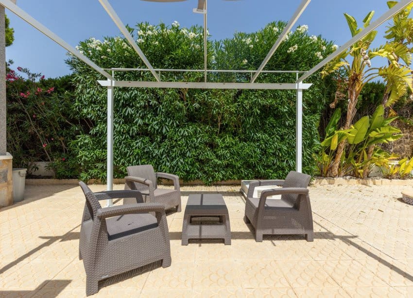 5 bedroom Villa for sale in San Fulgencio with pool garage - € 500,000 (Ref: 9136280)