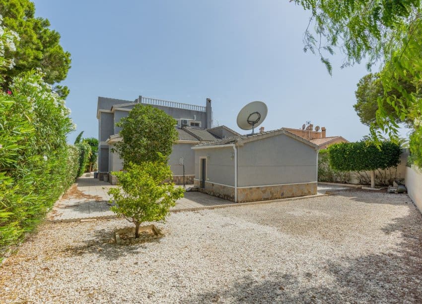 5 bedroom Villa for sale in San Fulgencio with pool garage - € 500,000 (Ref: 9136280)