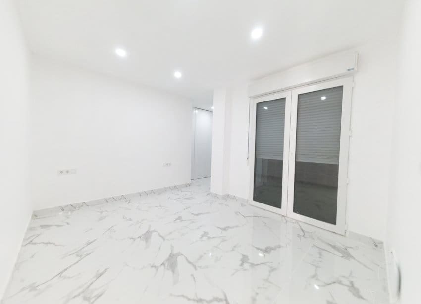 3 makuuhuone Huoneisto myytävänä paikassa Torrevieja mukana 
autotalli - 209 000 € (Ref: 9243655)