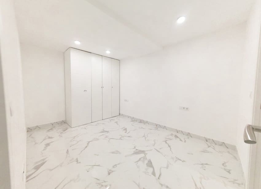 3 makuuhuone Huoneisto myytävänä paikassa Torrevieja mukana 
autotalli - 209 000 € (Ref: 9243655)