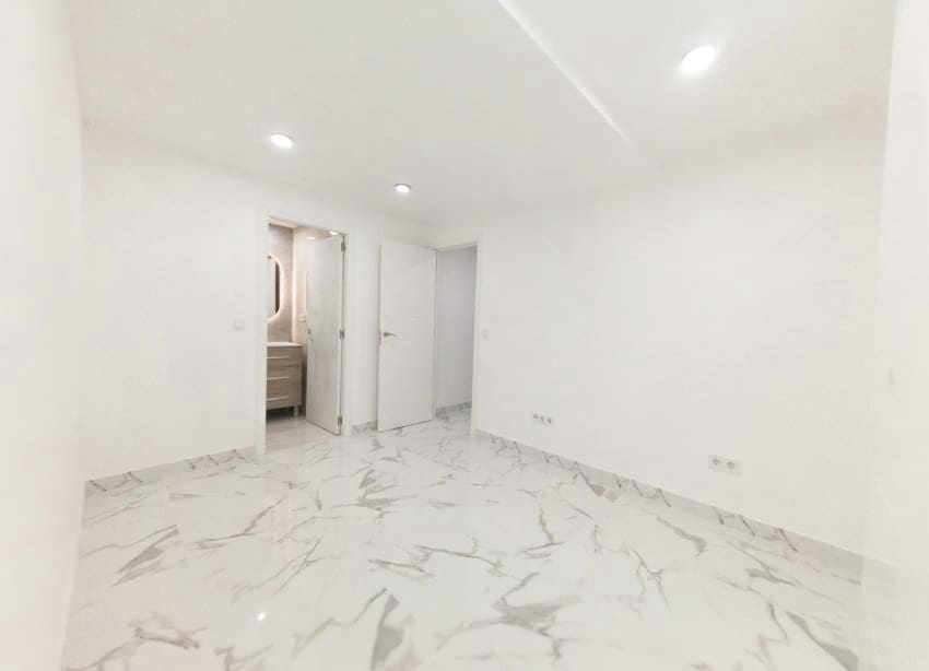 3 makuuhuone Huoneisto myytävänä paikassa Torrevieja mukana 
autotalli - 209 000 € (Ref: 9243655)