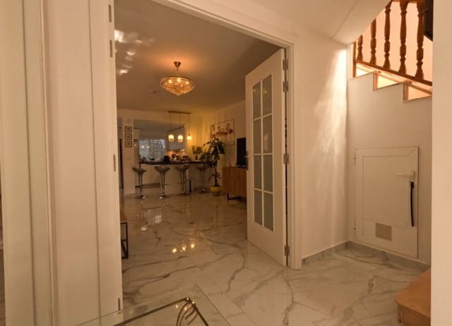 4 bedroom Terraced Villa for sale in Playa de los Náufragos, Torrevieja with garage - € 249,900 (Ref: 9268938)