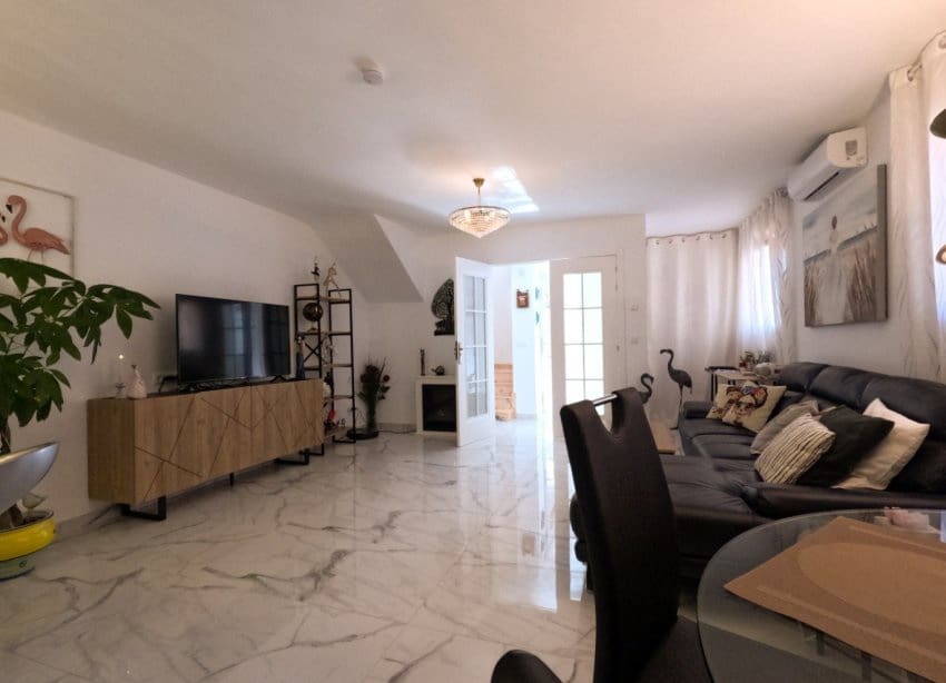 4 quarto Moradia em Banda para venda em Torrevieja com garagem - 249 900 € (Ref: 9268938)