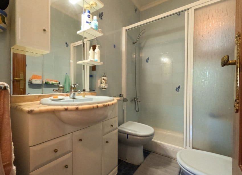 4 quarto Moradia em Banda para venda em Torrevieja com garagem - 249 900 € (Ref: 9268938)