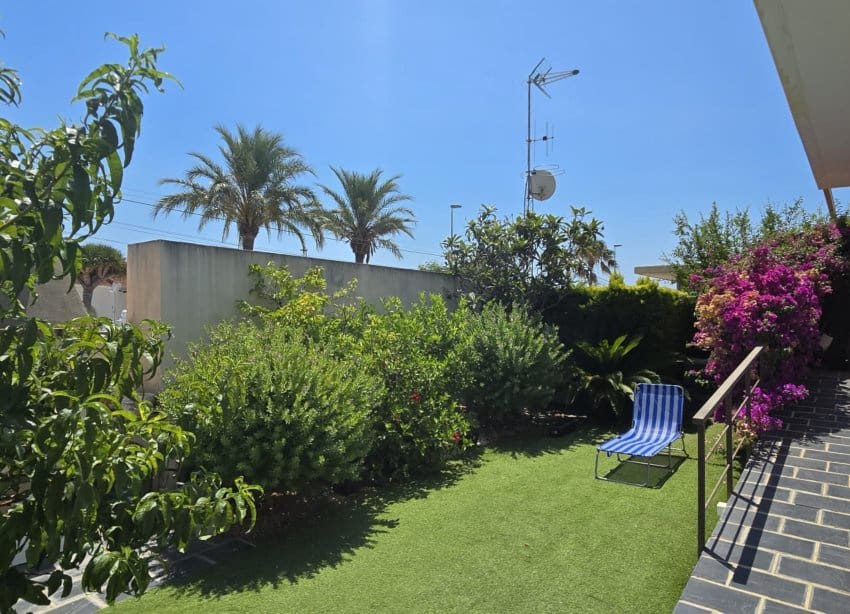 2 bedroom Bungalow for sale in Mil Palmeras with pool garage - € 229,900 (Ref: 9274689)