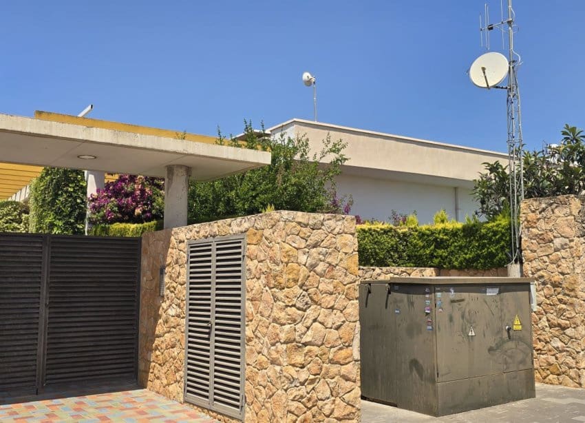 2 bedroom Bungalow for sale in Mil Palmeras with pool garage - € 229,900 (Ref: 9274689)