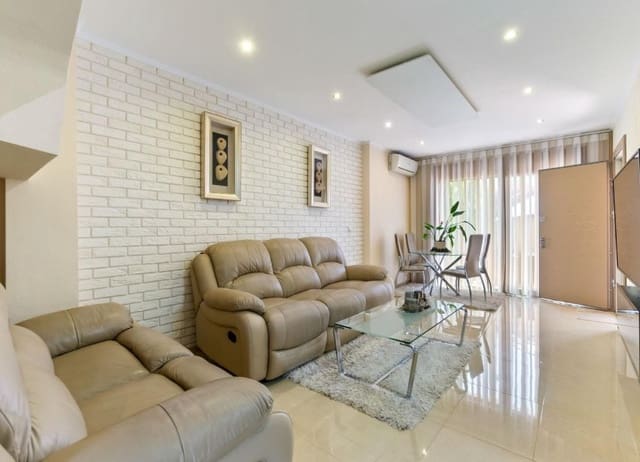 3 bedroom Townhouse for sale in Aguas Nuevas, Torrevieja with pool - € 319,900 (Ref: 9352149)