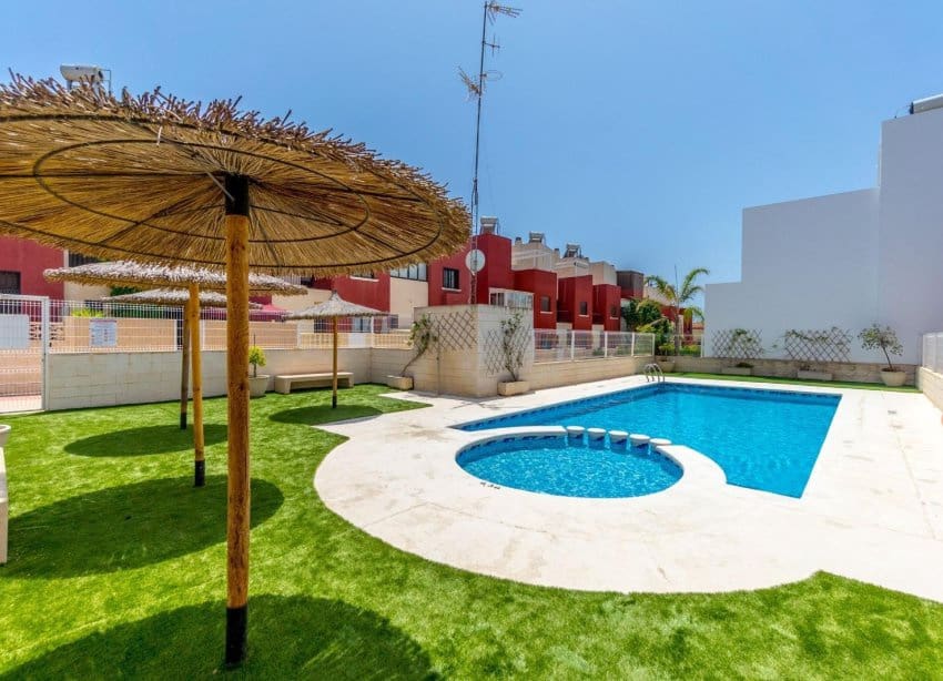 3 sypialnia Dom na sprzedaż w Aguas Nuevas z basenem - 319 900 € (Ref: 9352149)