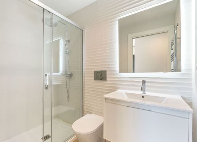 Apartamento de 2 habitaciones en Las Piscinas Naturales, Torrevieja en venta con piscina - 249.900 € (Ref: 9402599)