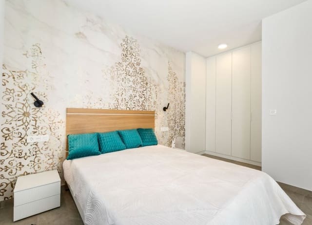 Apartamento de 2 habitaciones en Las Piscinas Naturales, Torrevieja en venta con piscina - 249.900 € (Ref: 9402599)