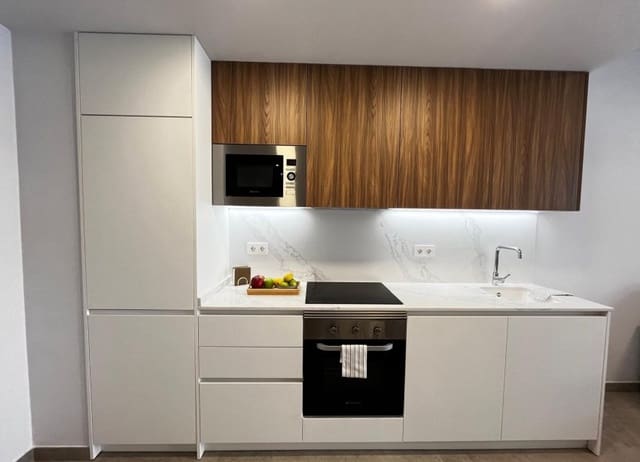 Apartamento de 2 habitaciones en Las Piscinas Naturales, Torrevieja en venta con piscina - 249.900 € (Ref: 9402599)