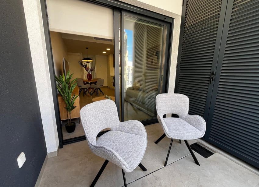 2 bedroom Apartment for sale in Torrevieja with pool - € 249,900 (Ref: 9402599)