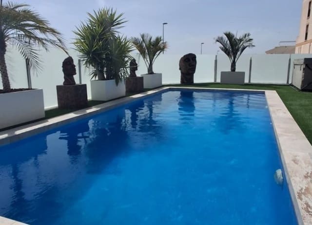 3 soveværelse Villa til salg i Desamparados - Hurchillo - Torremendo, Orihuela med swimmingpool - € 515.000 (Ref: 9798170)