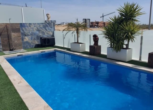 3 soveværelse Villa til salg i Desamparados - Hurchillo - Torremendo, Orihuela med swimmingpool - € 515.000 (Ref: 9798170)