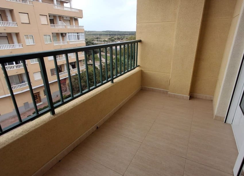 2 soverom Leilighet til salgs i Torrevieja med garasje - € 165 000 (Ref: 9818794)