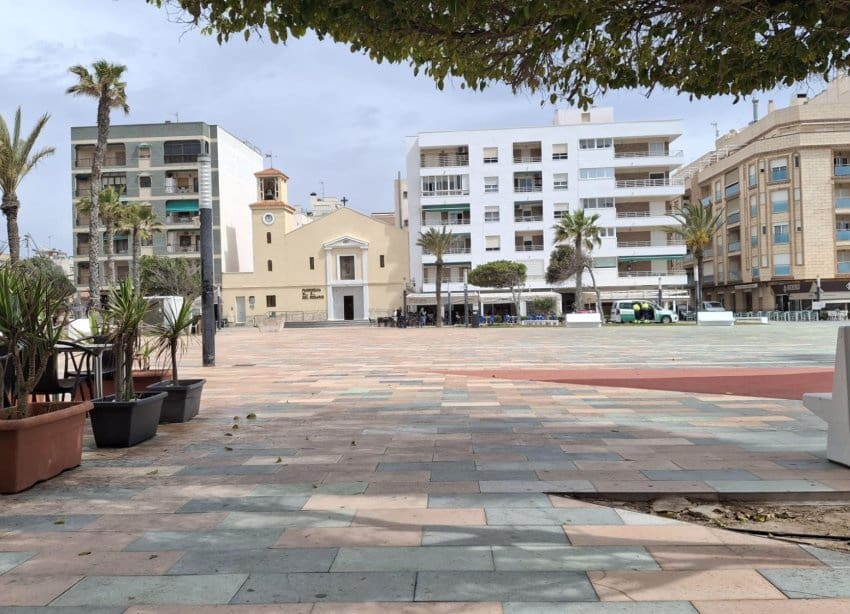 2 soverom Leilighet til salgs i Torrevieja med garasje - € 165 000 (Ref: 9818794)
