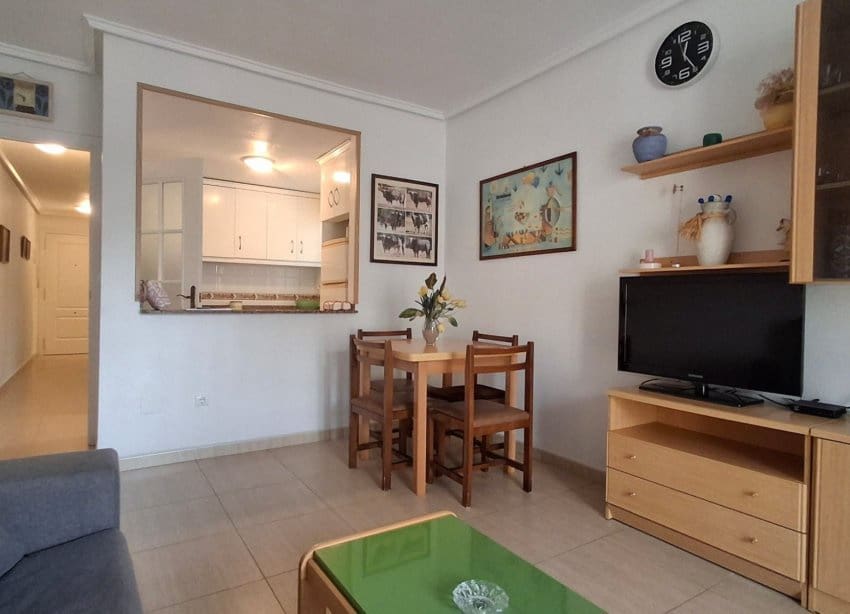2 soverom Leilighet til salgs i Torrevieja med garasje - € 165 000 (Ref: 9818794)