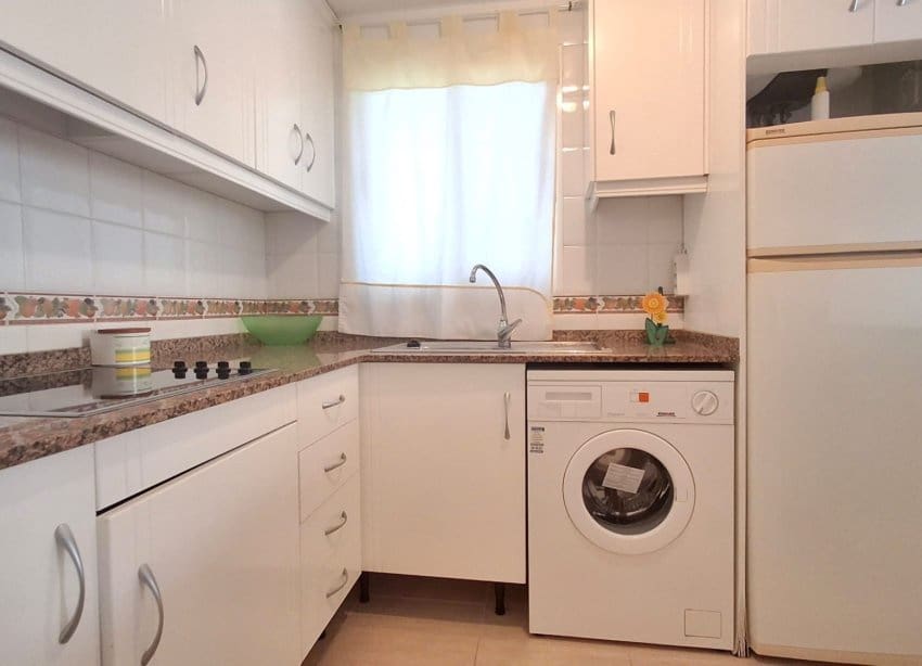 2 soverom Leilighet til salgs i Torrevieja med garasje - € 165 000 (Ref: 9818794)