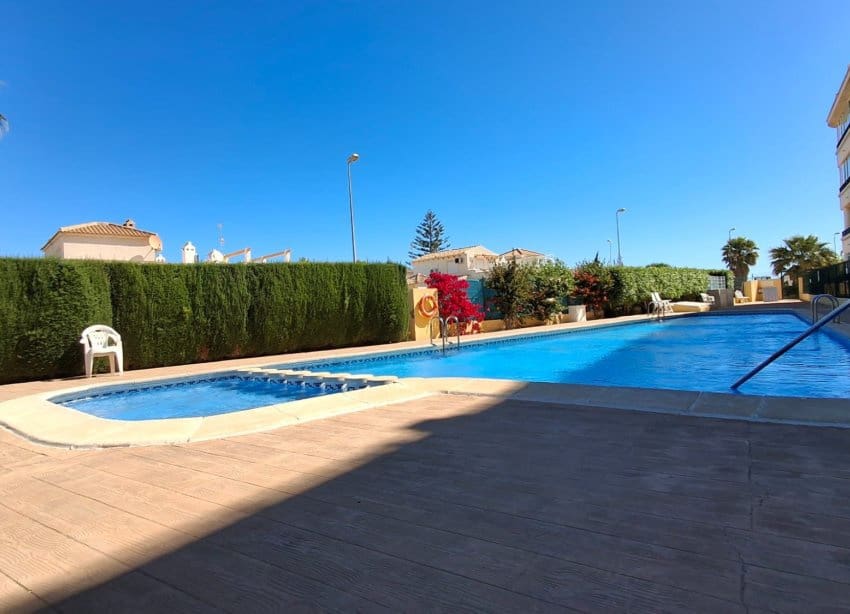 2 quarto Apartamento para venda em Playa Flamenca com piscina garagem - 167 000 € (Ref: 9834811)