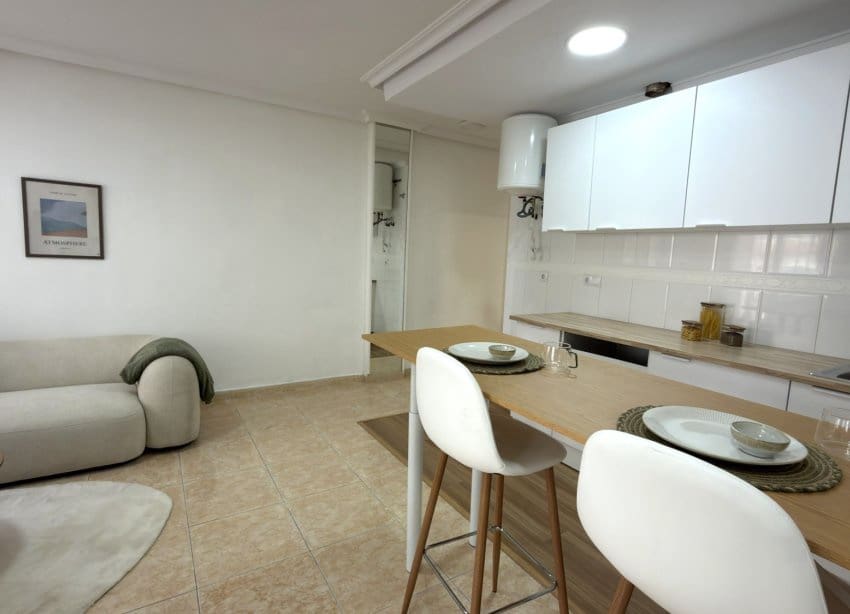 Apartamento de 2 habitaciones en Torrevieja en venta - 144.000 € (Ref: 9891053)