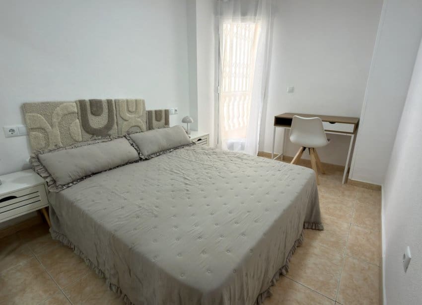 Apartamento de 2 habitaciones en Torrevieja en venta - 144.000 € (Ref: 9891053)