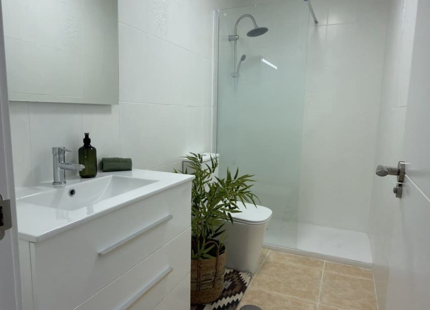 Apartamento de 2 habitaciones en Torrevieja en venta - 144.000 € (Ref: 9891053)