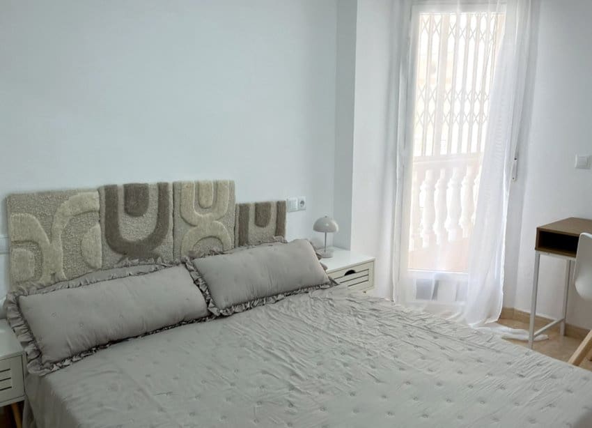 Apartamento de 2 habitaciones en Torrevieja en venta - 144.000 € (Ref: 9891053)