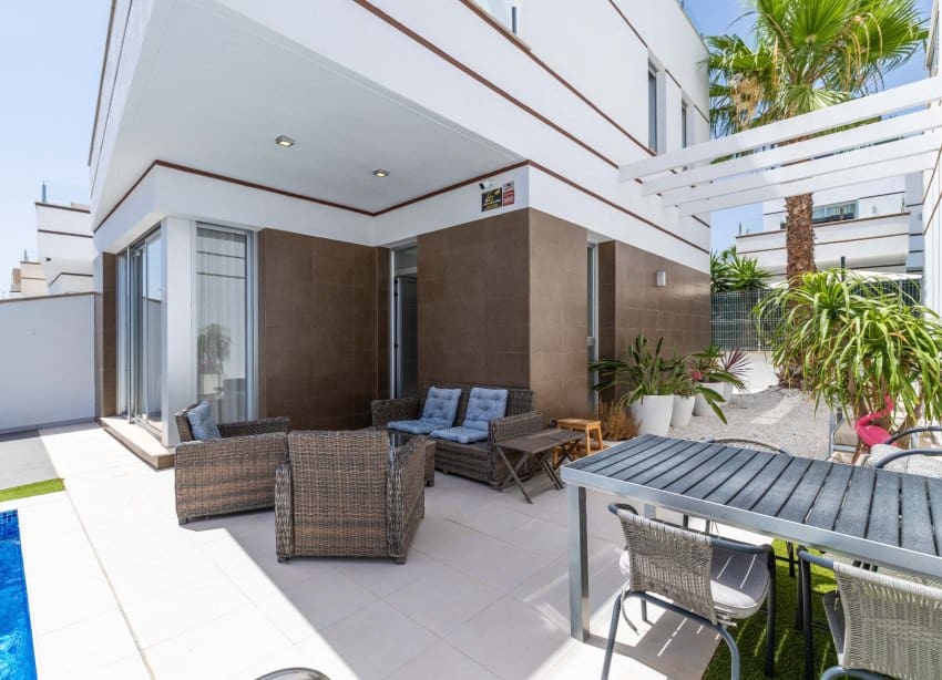 3 soveværelse Villa til salg i Ciudad Quesada med swimmingpool - € 399.000 (Ref: 9914942)