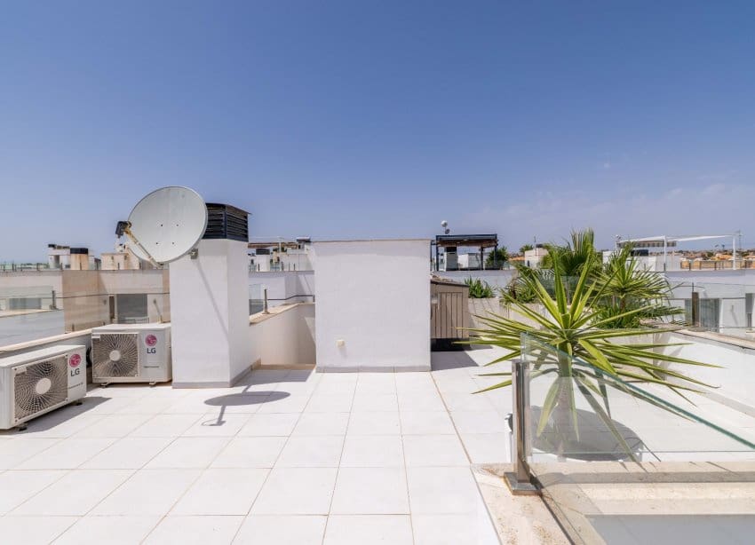3 soveværelse Villa til salg i Ciudad Quesada med swimmingpool - € 399.000 (Ref: 9914942)
