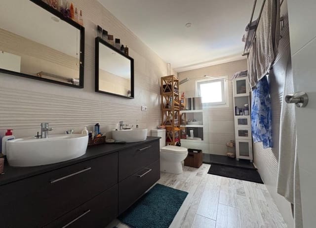 2 soverom Villa til salgs i Torrevieja med svømmebasseng garasje - € 465 000 (Ref: 9939014)