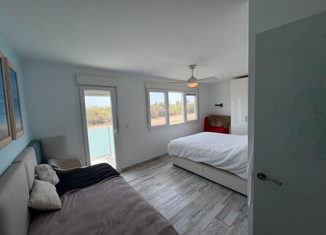 2 soverom Villa til salgs i Torrevieja med svømmebasseng garasje - € 465 000 (Ref: 9939014)
