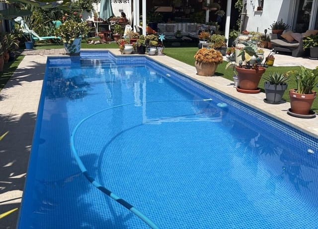2 soverom Villa til salgs i Torrevieja med svømmebasseng garasje - € 465 000 (Ref: 9939014)