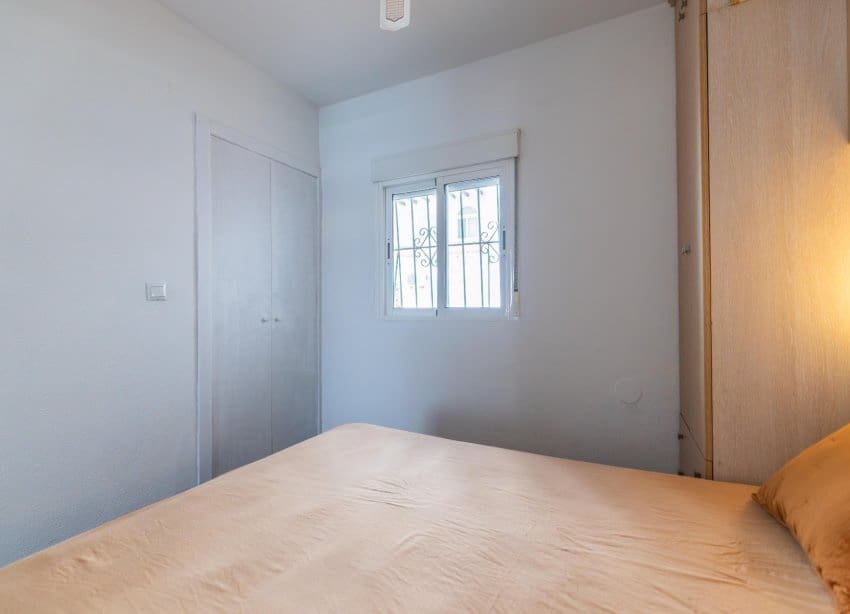 1 soverom Leilighet til salgs i Torrevieja med svømmebasseng - € 132 000 (Ref: 9948839)