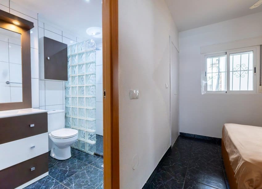 1 soverom Leilighet til salgs i Torrevieja med svømmebasseng - € 132 000 (Ref: 9948839)