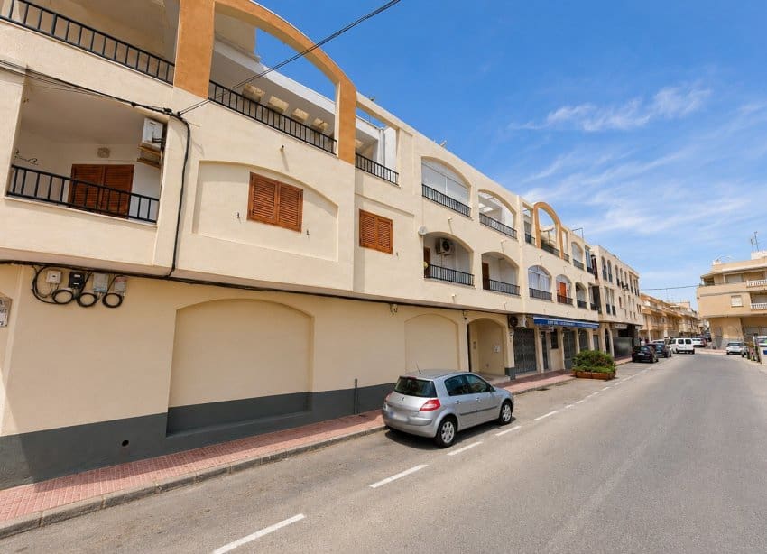 1 slaapkamer Appartement te koop in Torrevieja met zwembad - € 168.000 (Ref: 9965804)